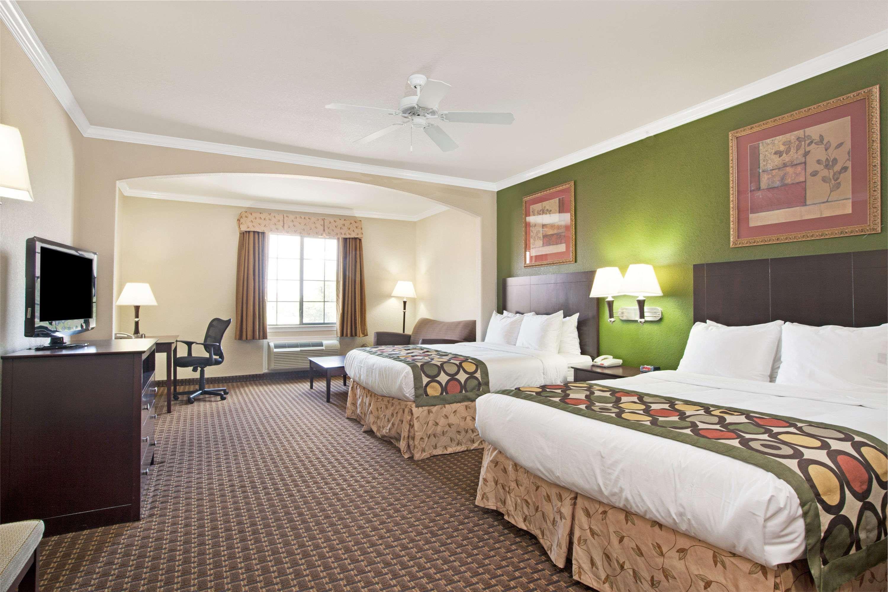 Super 8 By Wyndham Iah West/Greenspoint Aldine Екстер'єр фото