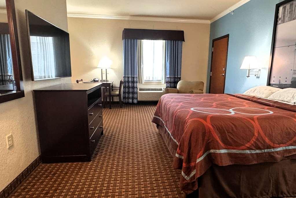 Super 8 By Wyndham Iah West/Greenspoint Aldine Номер фото